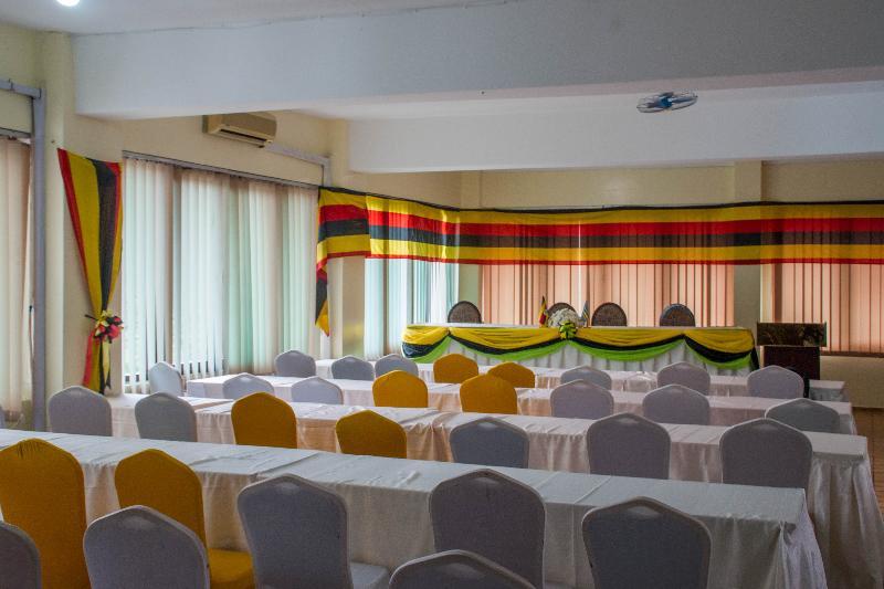 Lake View Resort Hotel Mbarara Екстер'єр фото